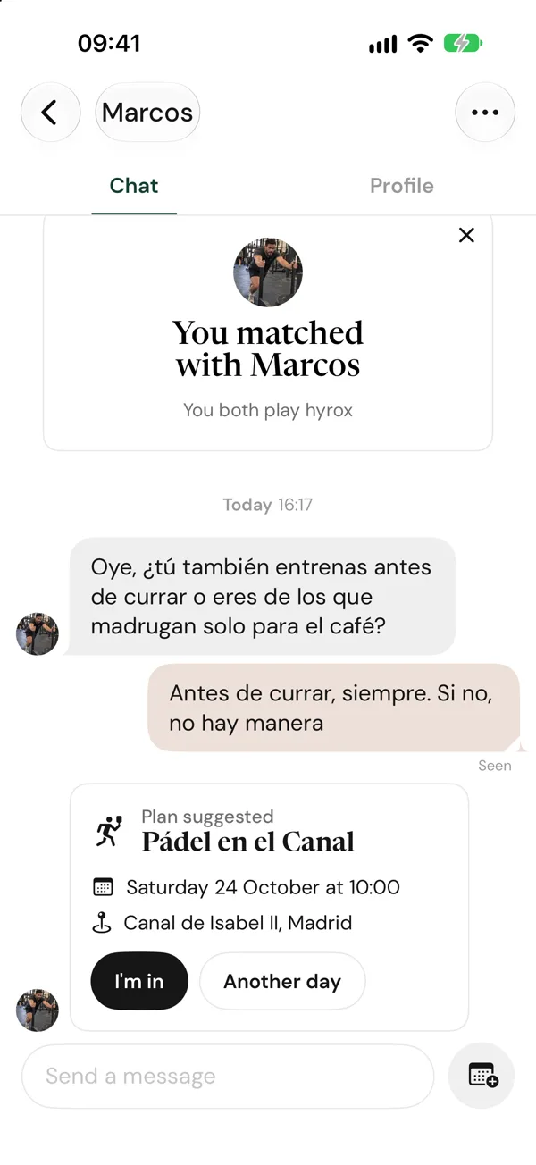 A Pista chat with a padel plan suggestion.